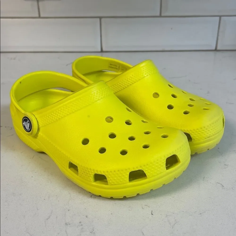 Crocs Classic Clog Size Junior 1, Acidity, Bright Neon Yellow Style # 206991